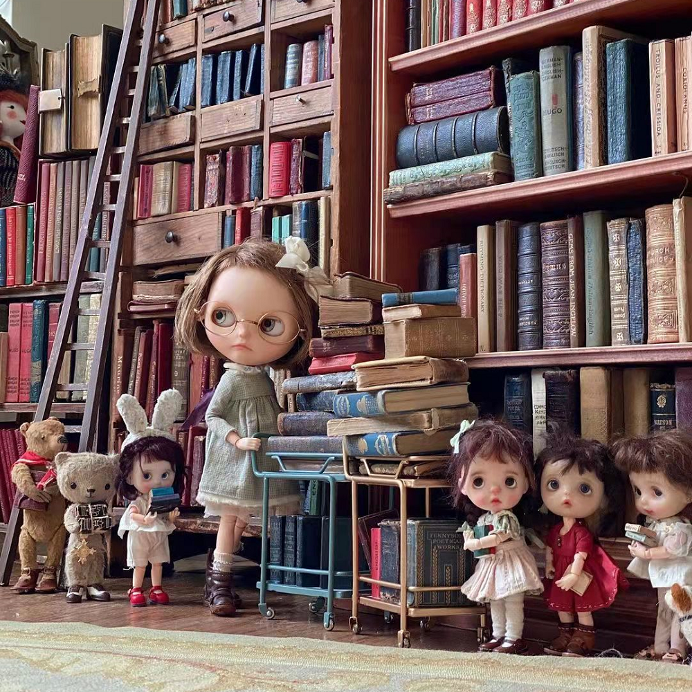 Sweet Trolley Dollhouse - Golden 1/6 Scale Dollhouse Miniature