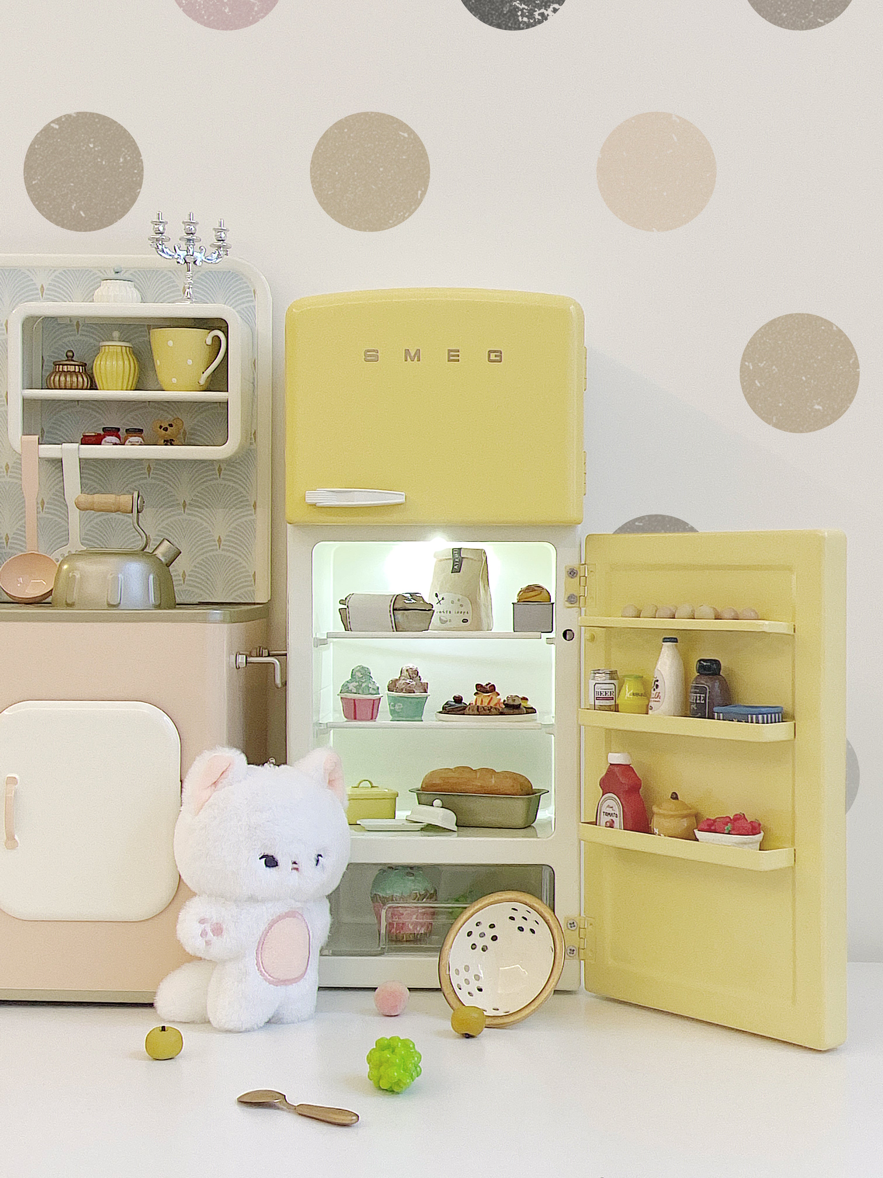 1:6 Yellow Lighted Metal Dollhouse Refrigerator | Aizulhomey- 1:6