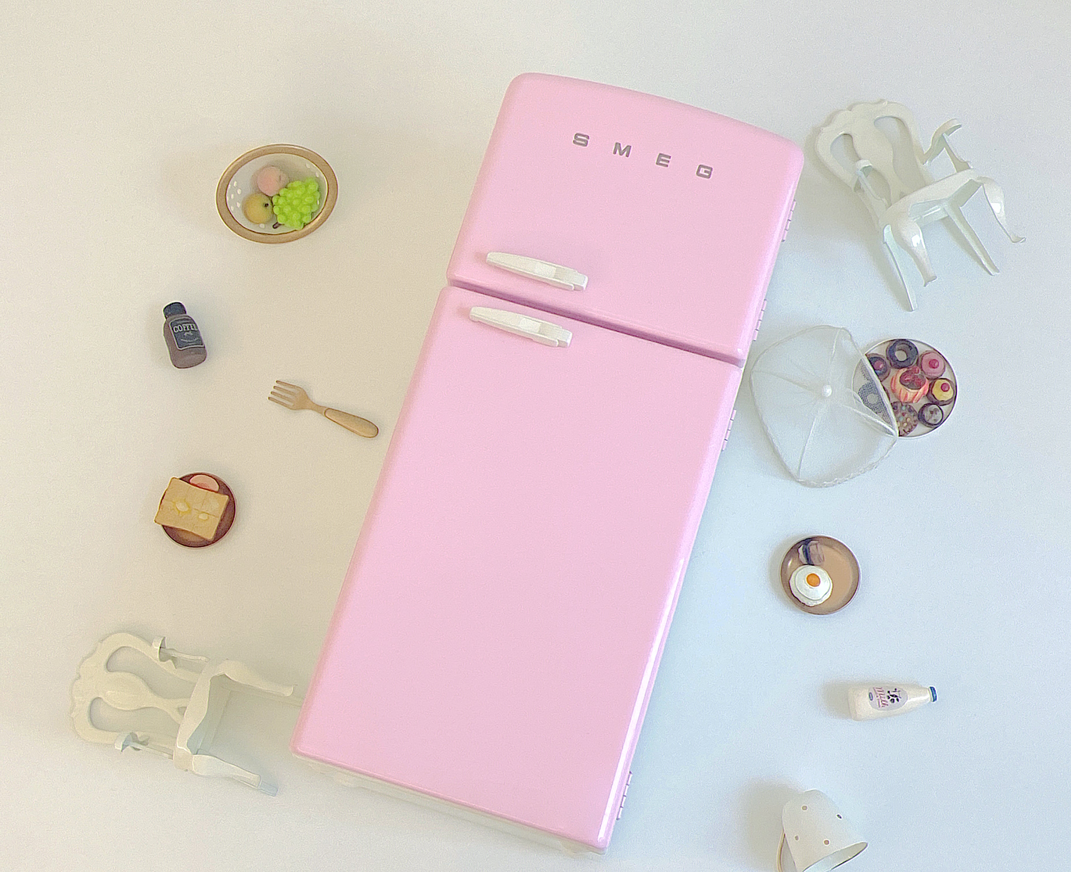 1:6 Pink Lighted Metal Dollhouse Refrigerator | Aizulhomey- 1:6