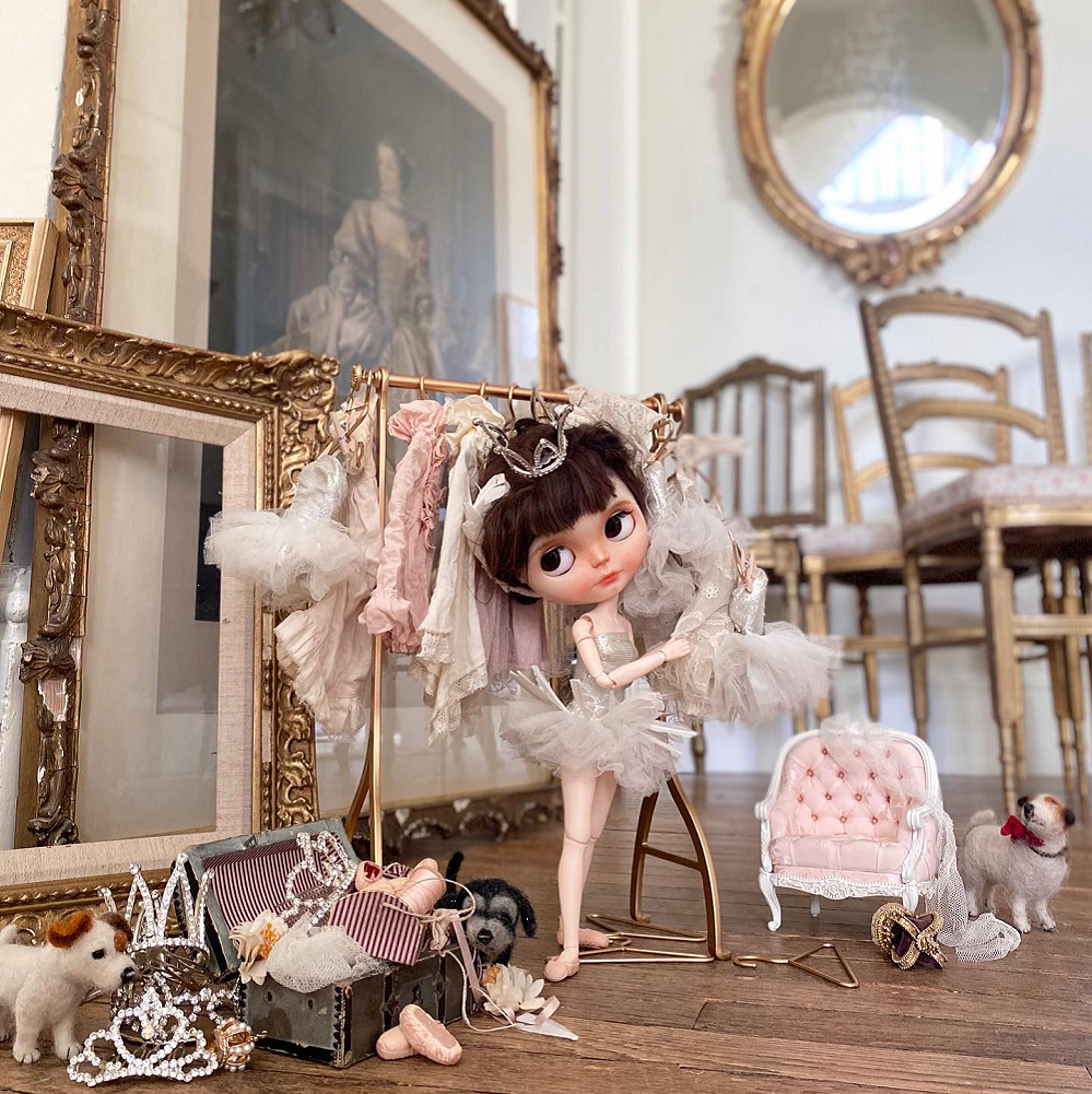 Large Hangers Dollhouse-1/6 Scale Dollhouse Miniature