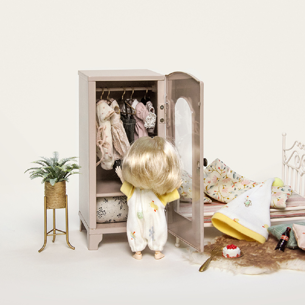 Small Hangers Dollhouse  - 1:12 scale Dollhouse Miniature